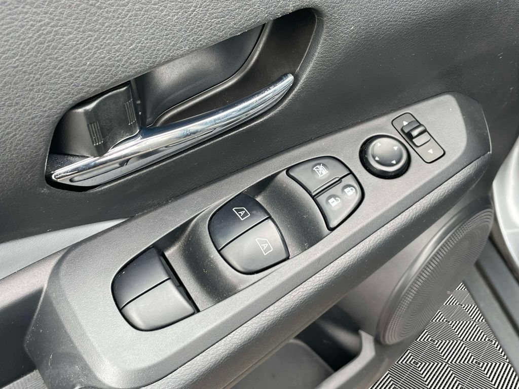 Used 2023 Nissan Kicks SR w/ SR Premium Package FWD image 21