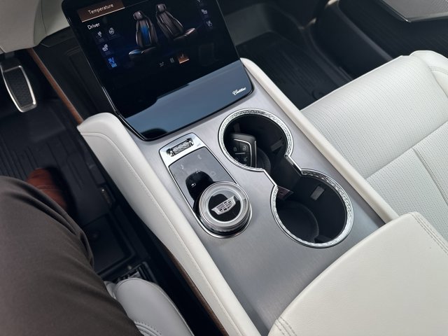 New 2026 Cadillac Vistiq Luxury w/ LPO, Floor Liner Package image 21