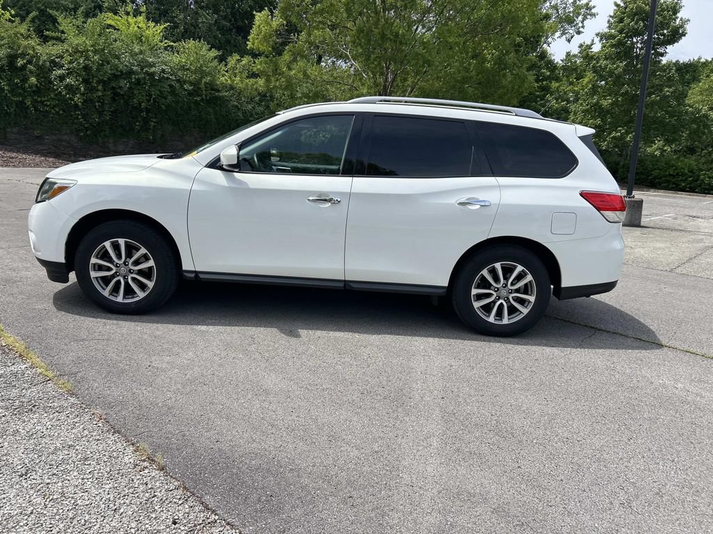 Used 2014 Nissan Pathfinder SV AWD/4WD image 4
