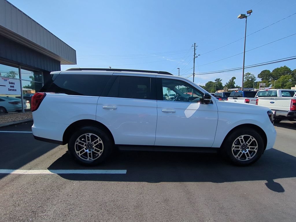 Used 2025 Ford Expedition Active RWD image 4
