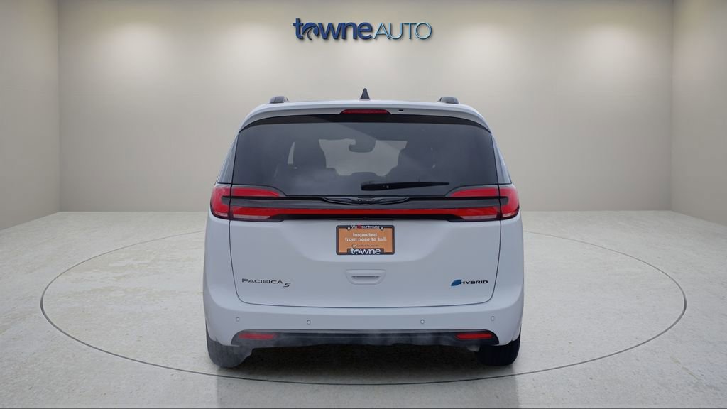 Used 2024 Chrysler Pacifica Premium image 4