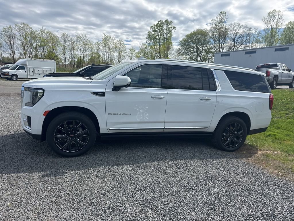 Used 2024 GMC Yukon XL Denali image 4