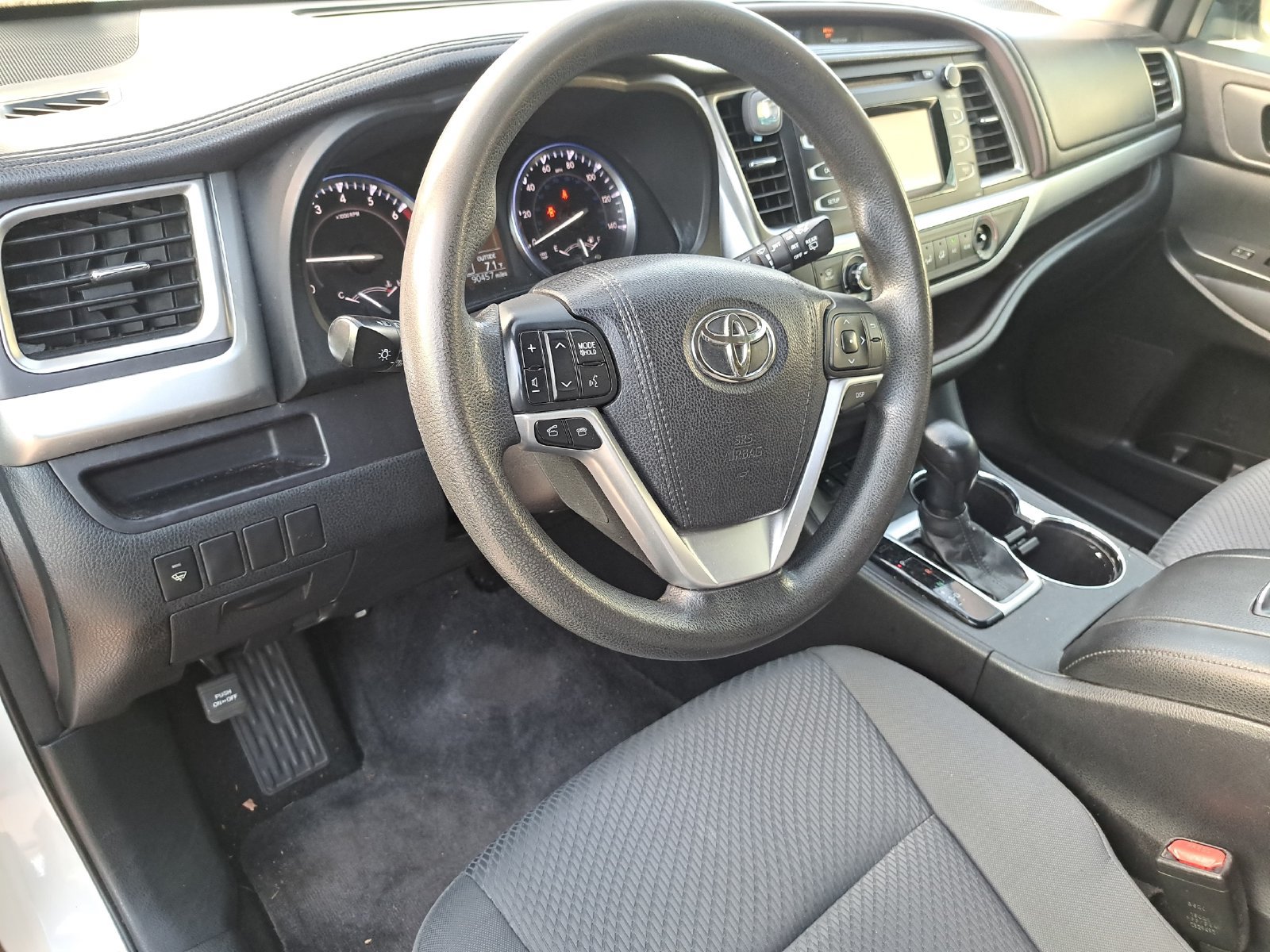 Used 2015 Toyota Highlander LE FWD image 10