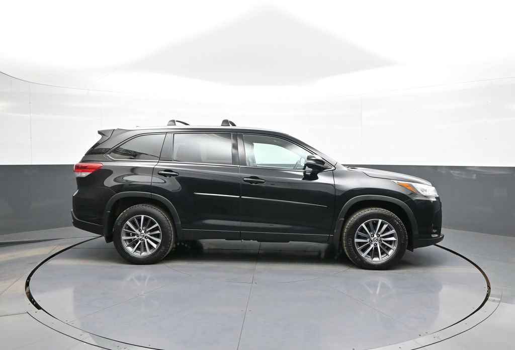 Certified 2019 Toyota Highlander XLE AWD/4WD image 5