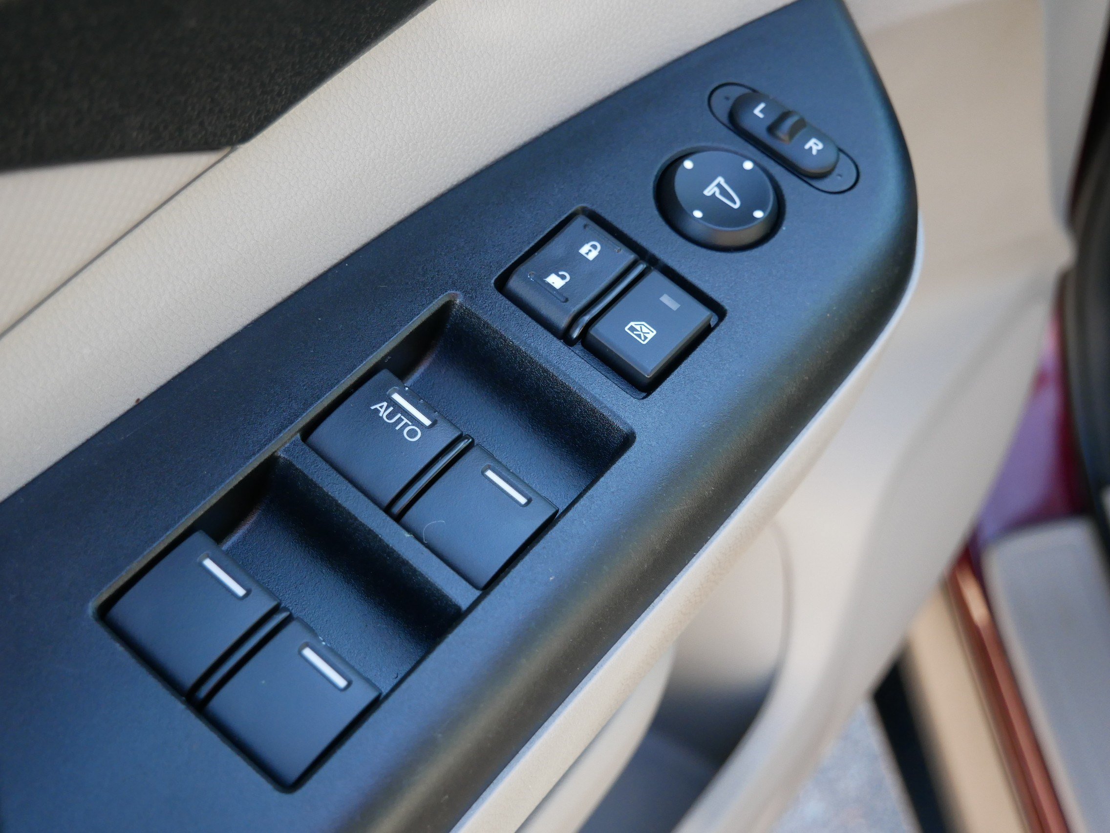 Used 2013 Honda CR-V LX image 19