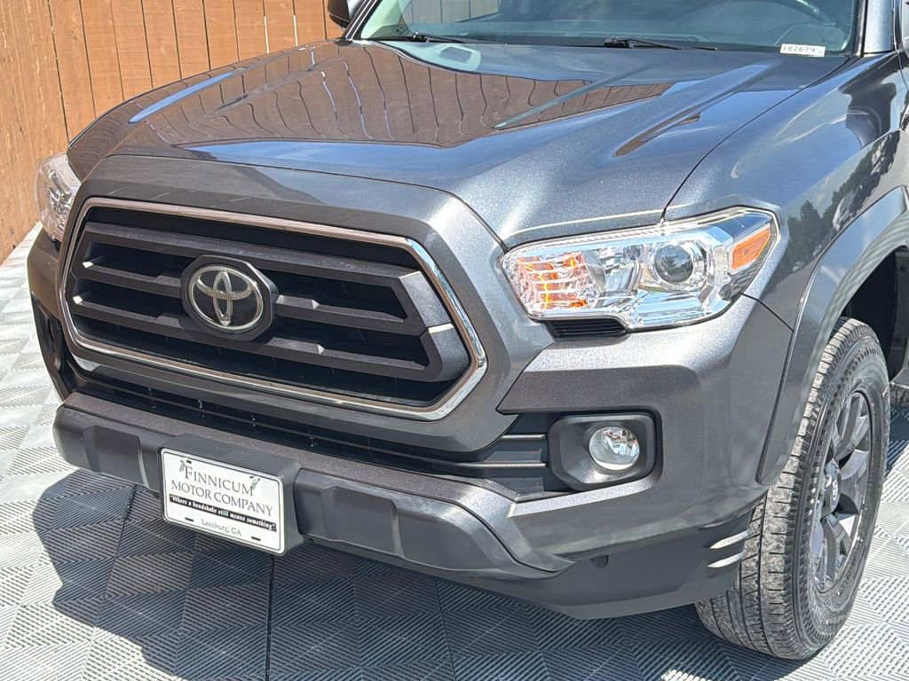 Used 2022 Toyota Tacoma SR5 w/ Technology Package RWD image 17