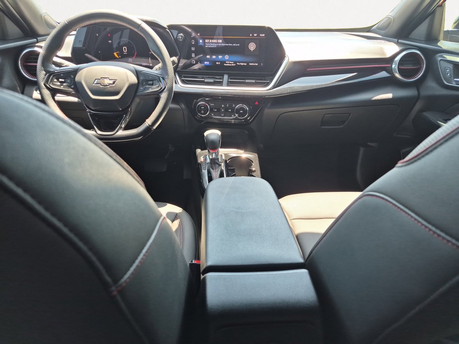 Used 2025 Chevrolet Trax RS w/ Sunroof Package FWD image 3