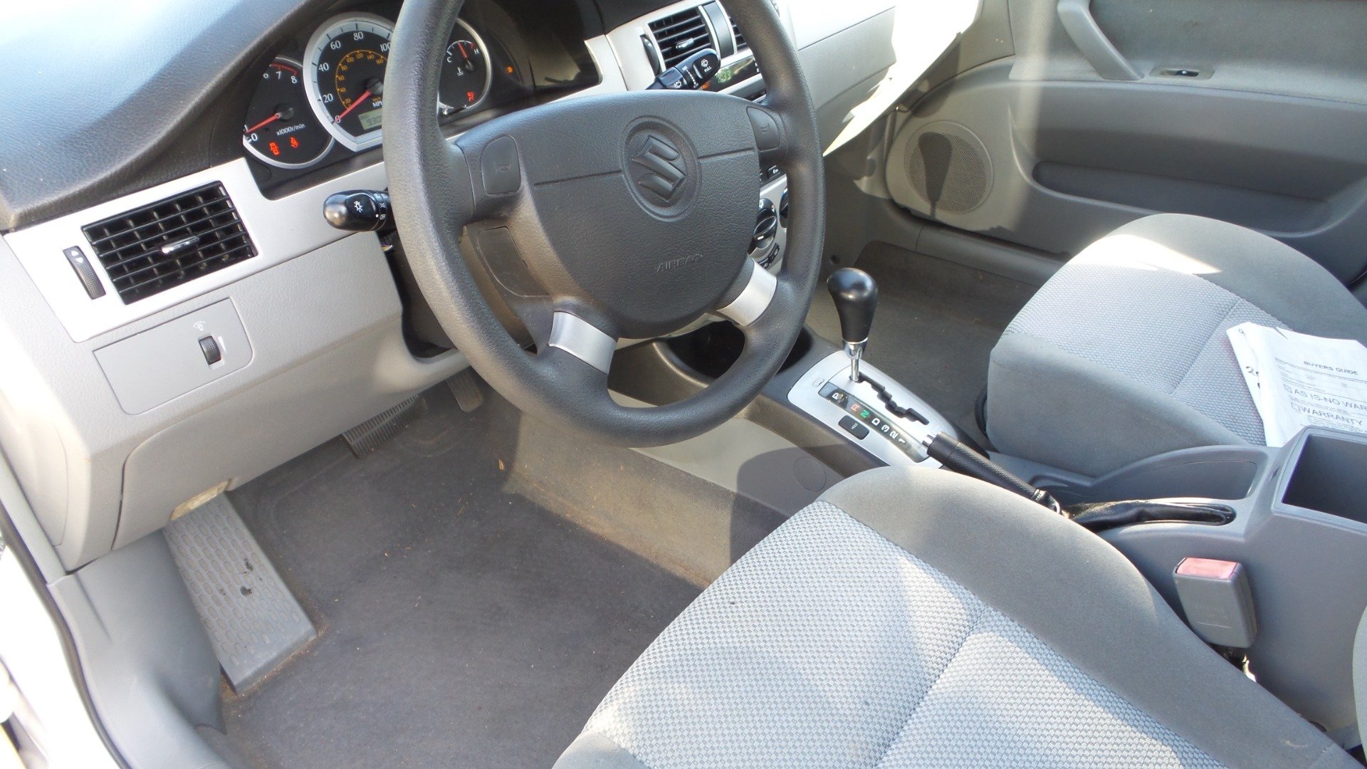 Used 2006 Suzuki Forenza Sedan FWD image 16
