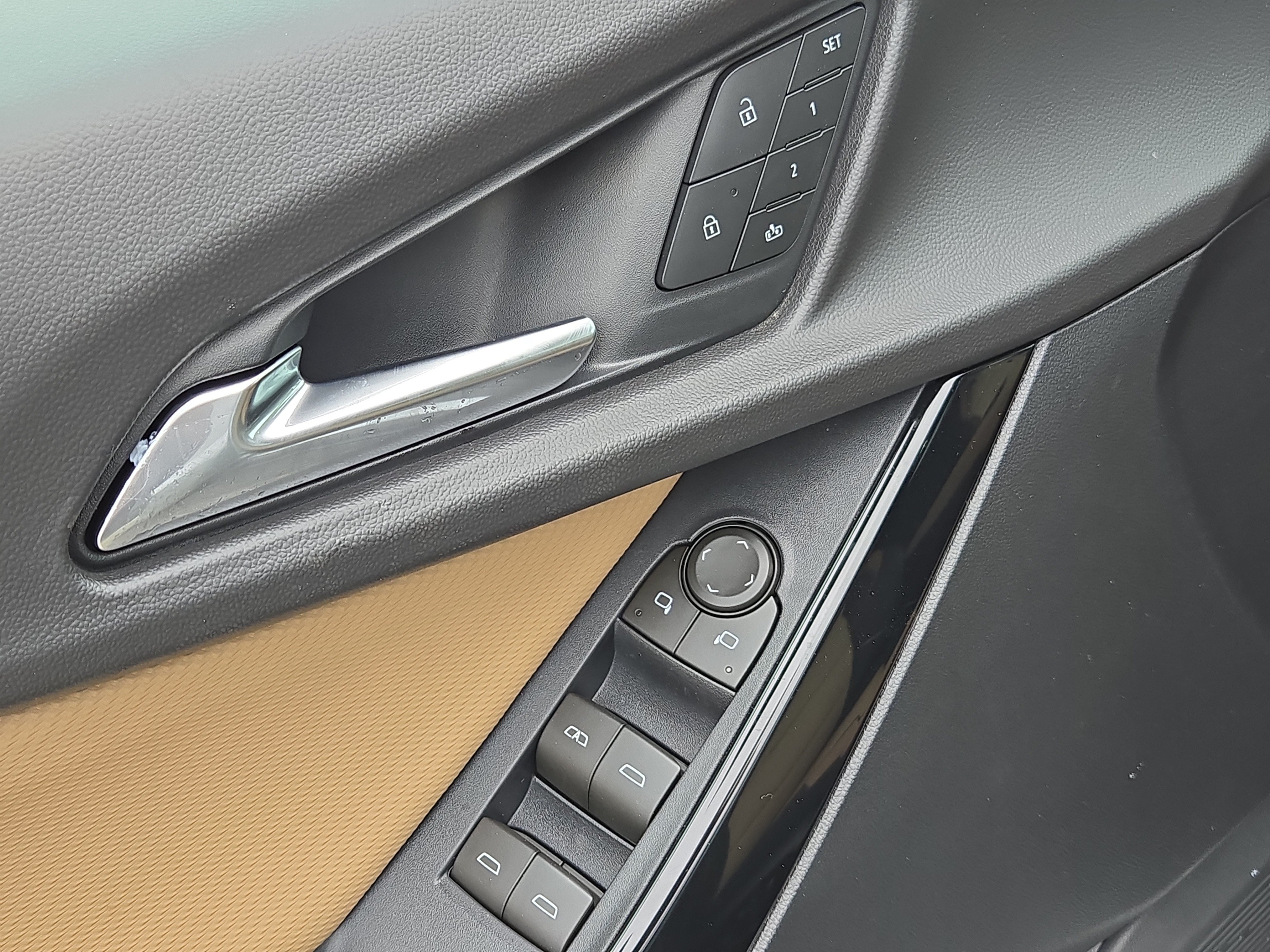 New 2026 Chevrolet Equinox ACTIV w/ Convenience Package III FWD image 19