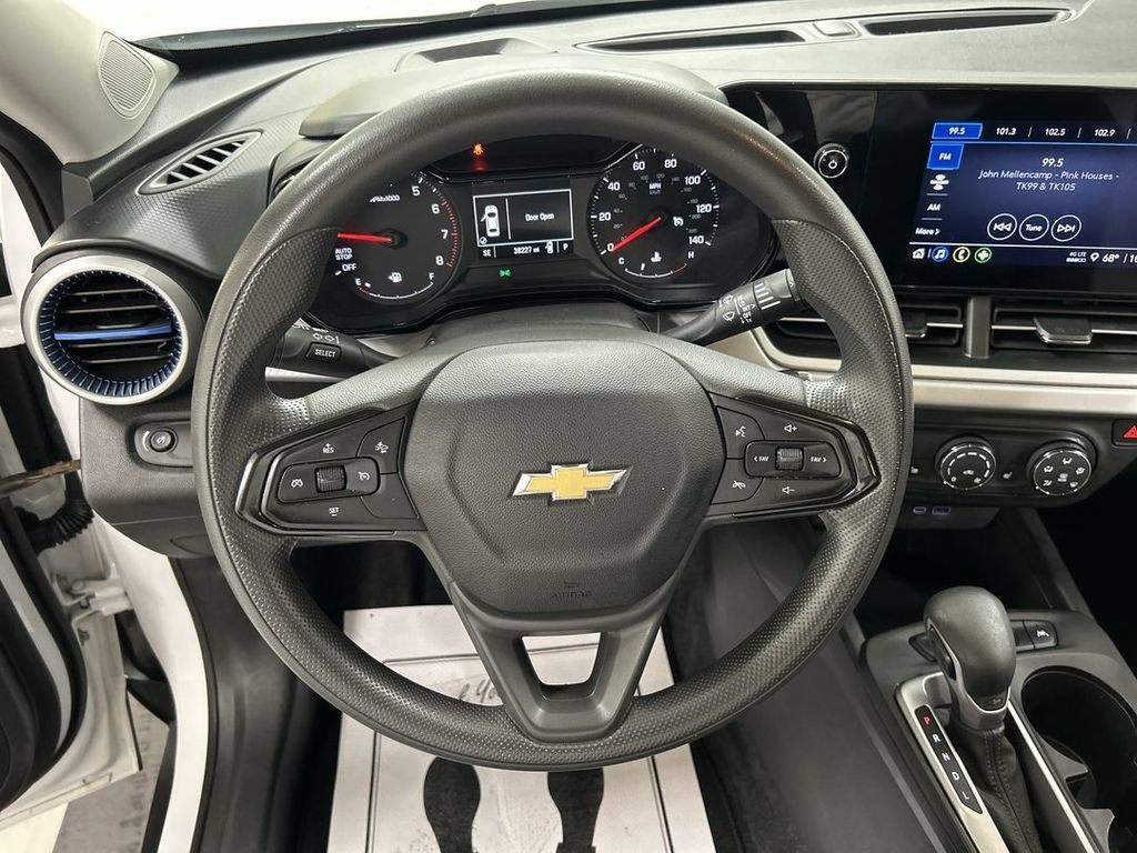 Used 2024 Chevrolet Trax LS w/ LS Convenience Package FWD image 4