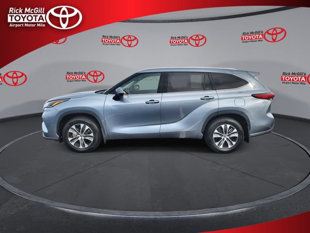 Used 2021 Toyota Highlander XLE AWD/4WD image 5