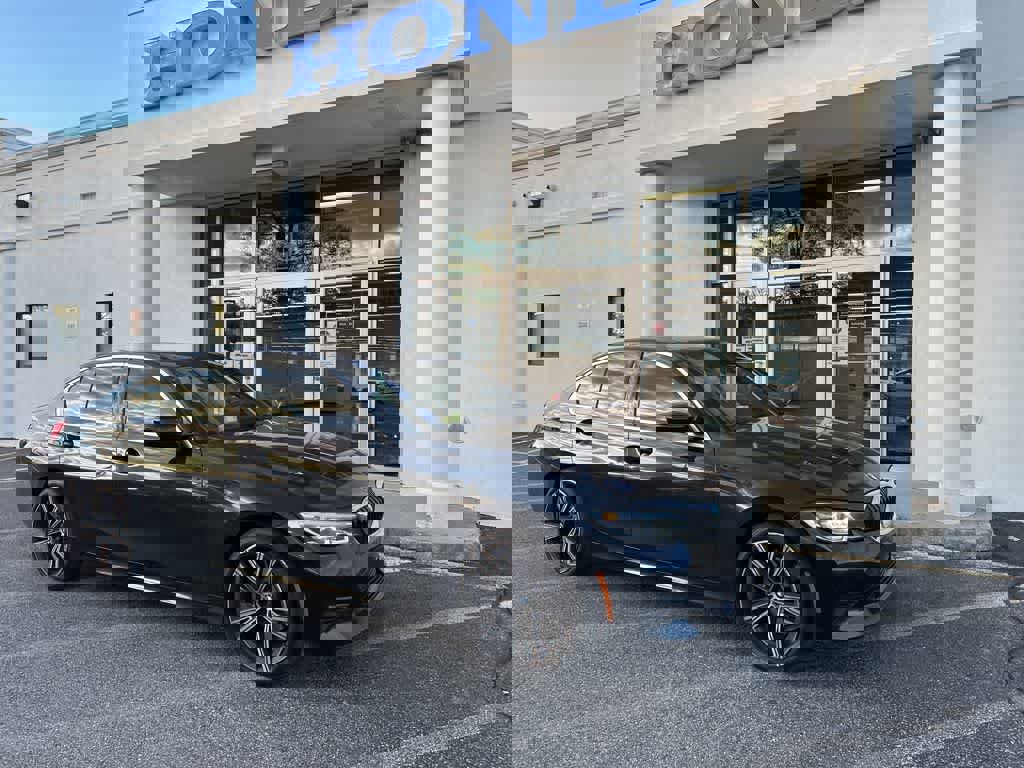 Used 2021 BMW 330e xDrive w/ Premium Package image 10