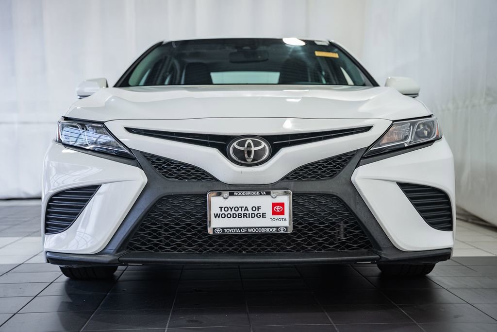 Used 2018 Toyota Camry SE w/ Moonroof Package image 2