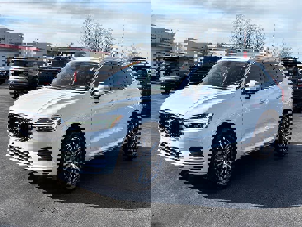 Used 2018 Volvo XC60 T6 Momentum w/ Convenience Package image 25