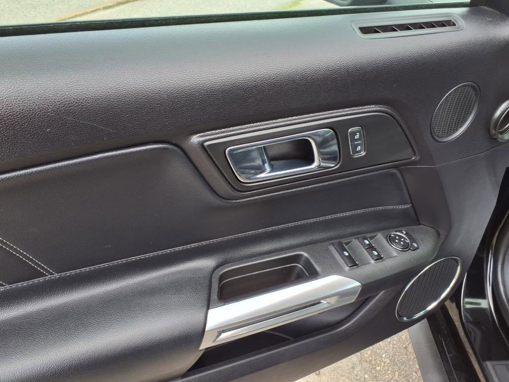 Used 2017 Ford Mustang Premium image 10