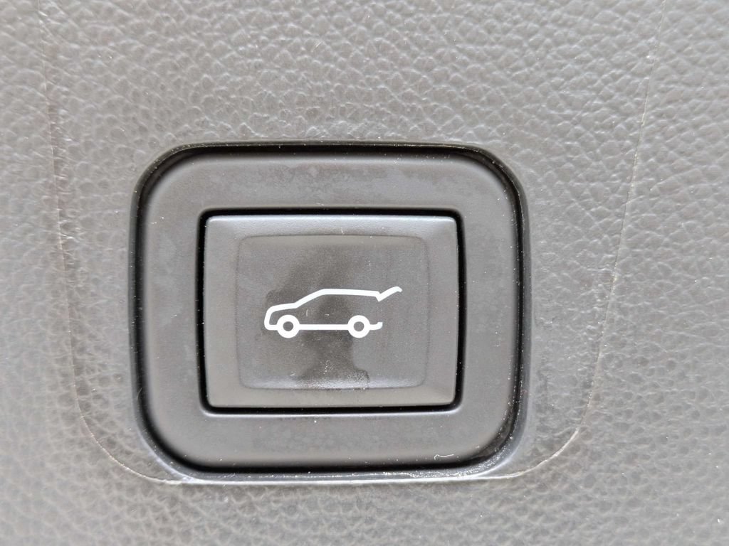 Used 2023 Chevrolet Traverse LT AWD/4WD image 14