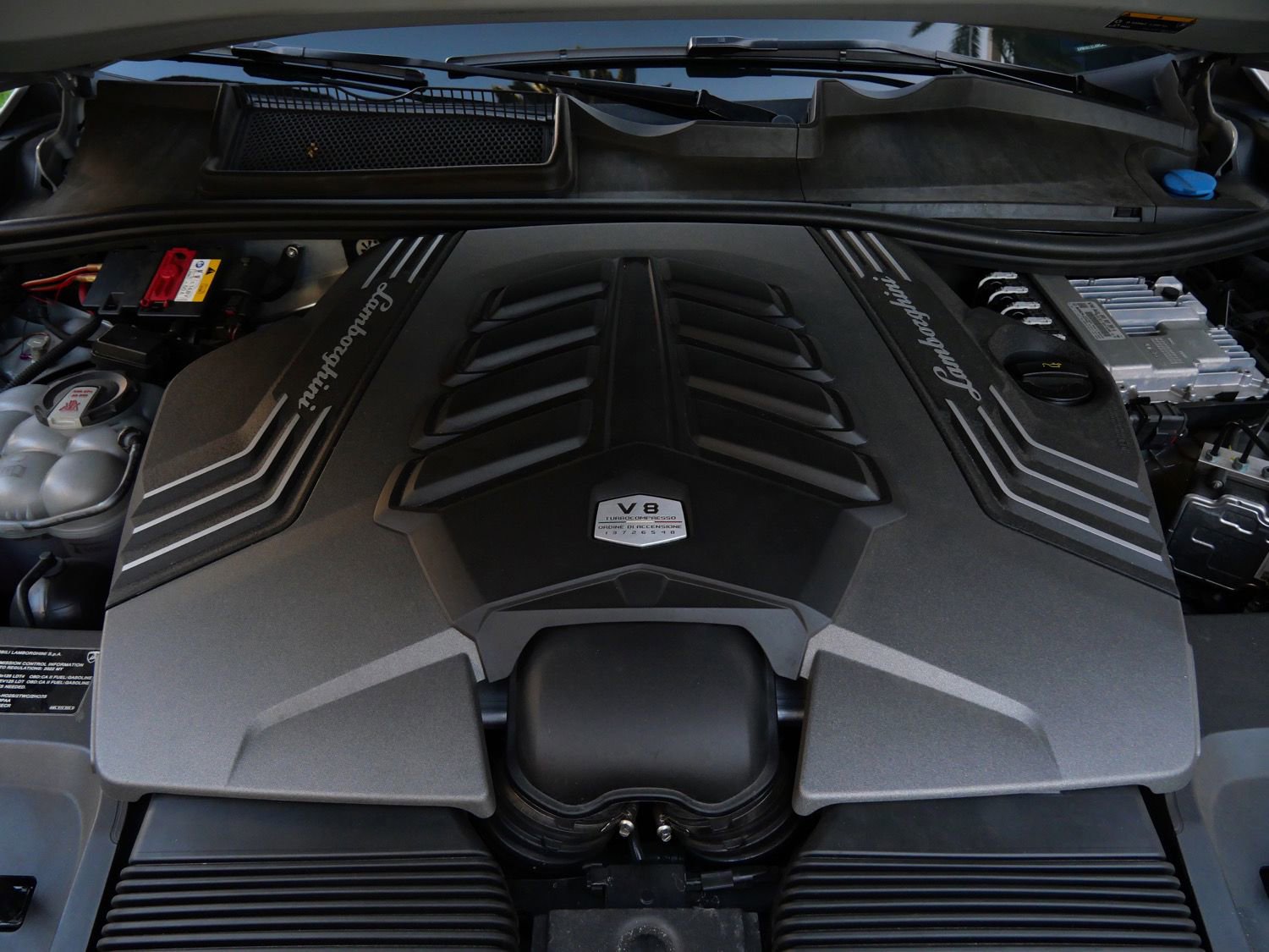 Used 2022 Lamborghini Urus AWD/4WD image 21