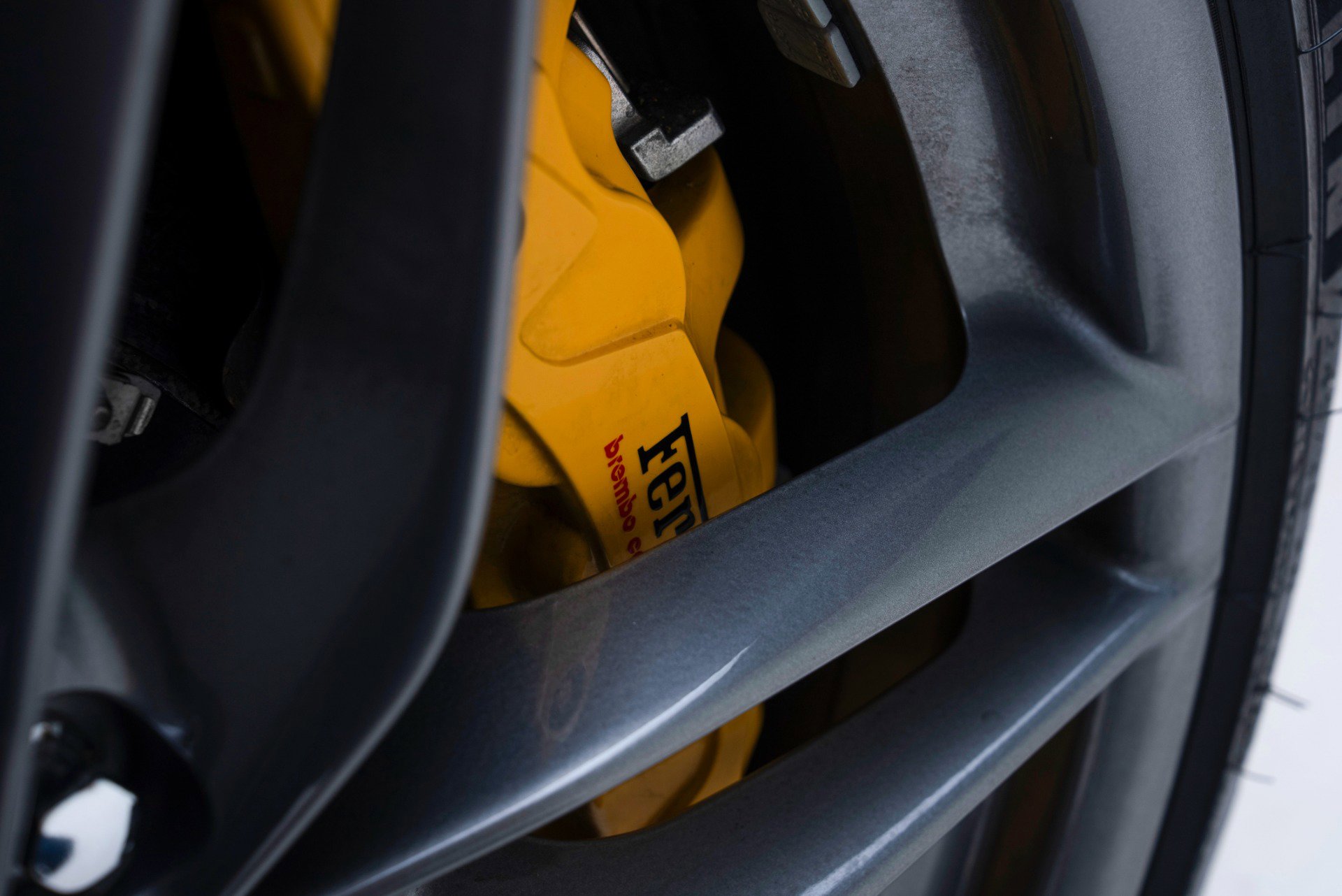 Used 2016 Ferrari 488 GTB RWD image 31