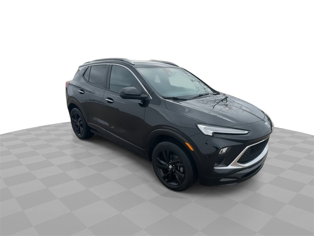 Used 2024 Buick Encore GX Sport Touring image 2