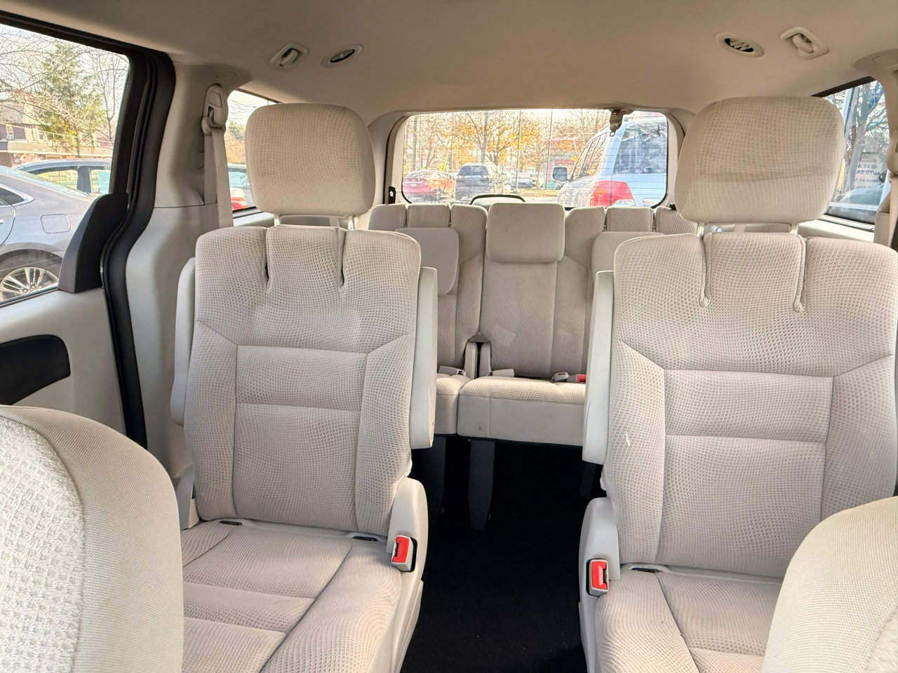 Used 2019 Dodge Grand Caravan SE w/ UConnect Hands-Free Group image 29