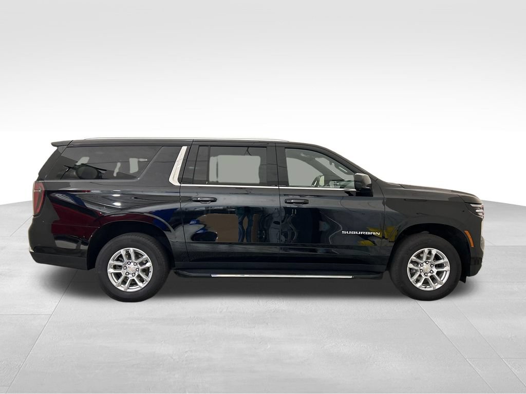 Used 2025 Chevrolet Suburban LT AWD/4WD image 6