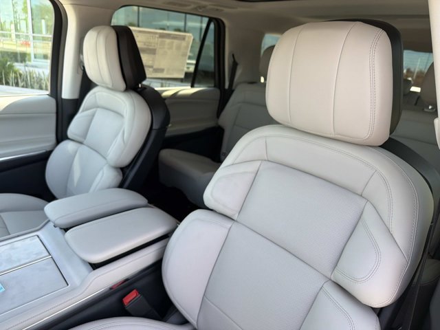 New 2026 Lincoln Navigator L Reserve AWD/4WD image 13
