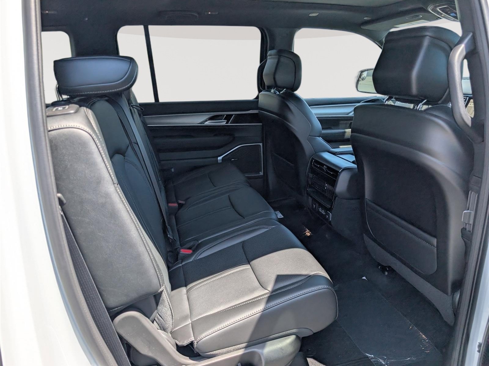 New 2026 Jeep Grand Wagoneer 4WD w/ Premium Group I image 8