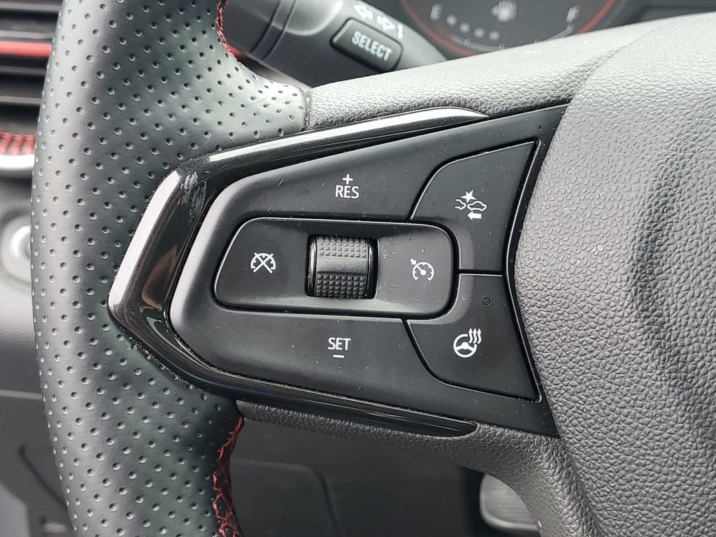 Used 2024 Chevrolet Trax RS w/ Sunroof Package FWD image 9