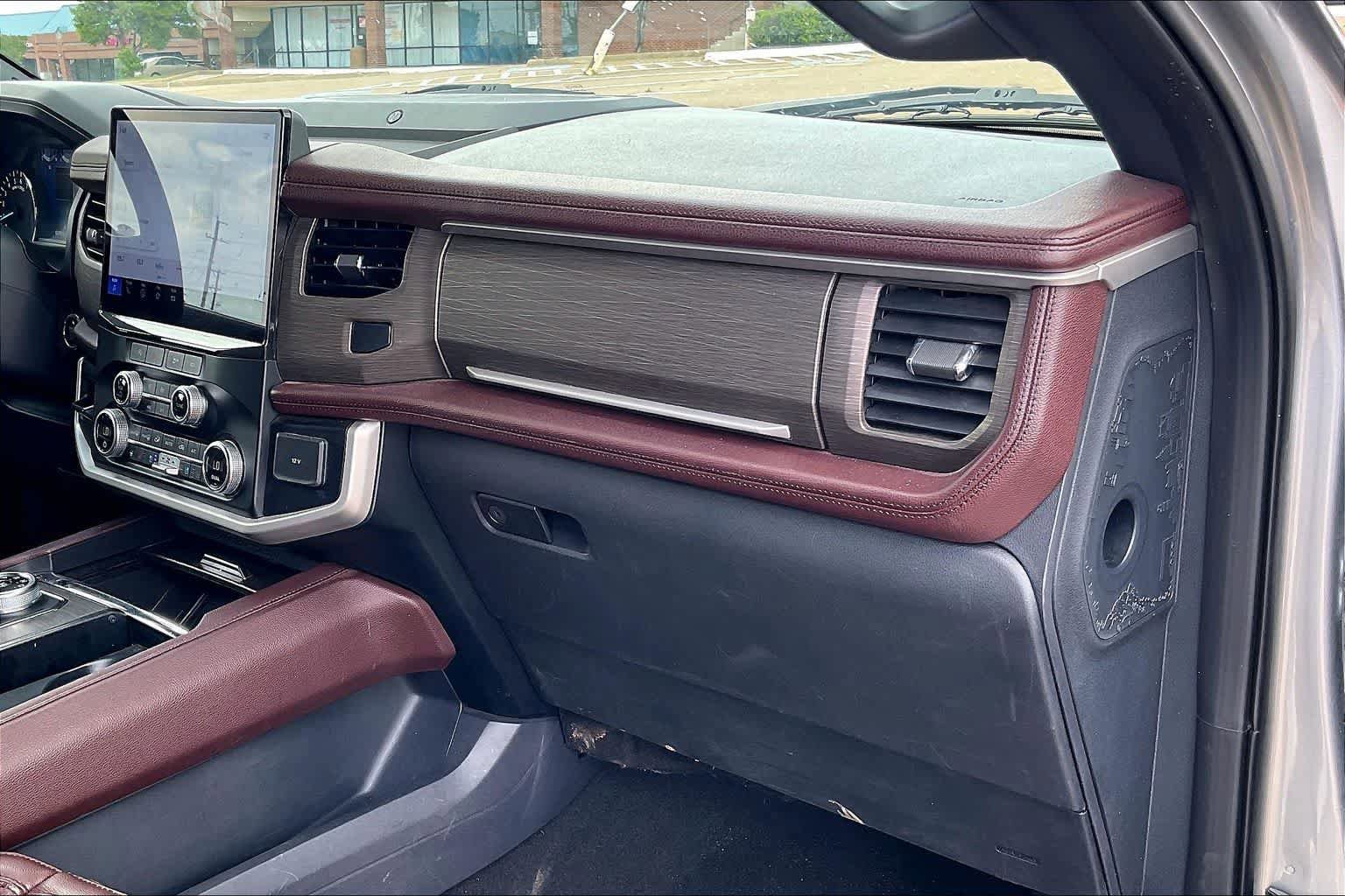 Used 2024 Ford Expedition Limited image 23