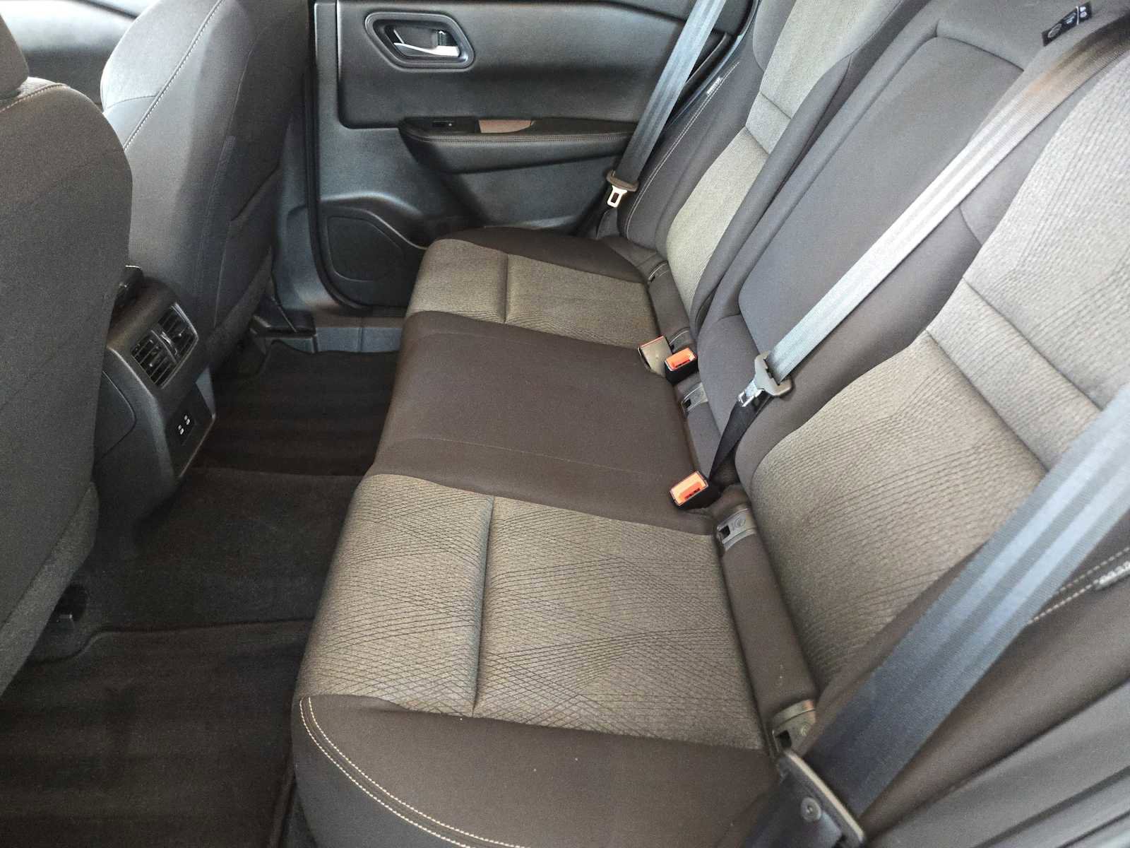 Used 2024 Nissan Rogue SV FWD image 27