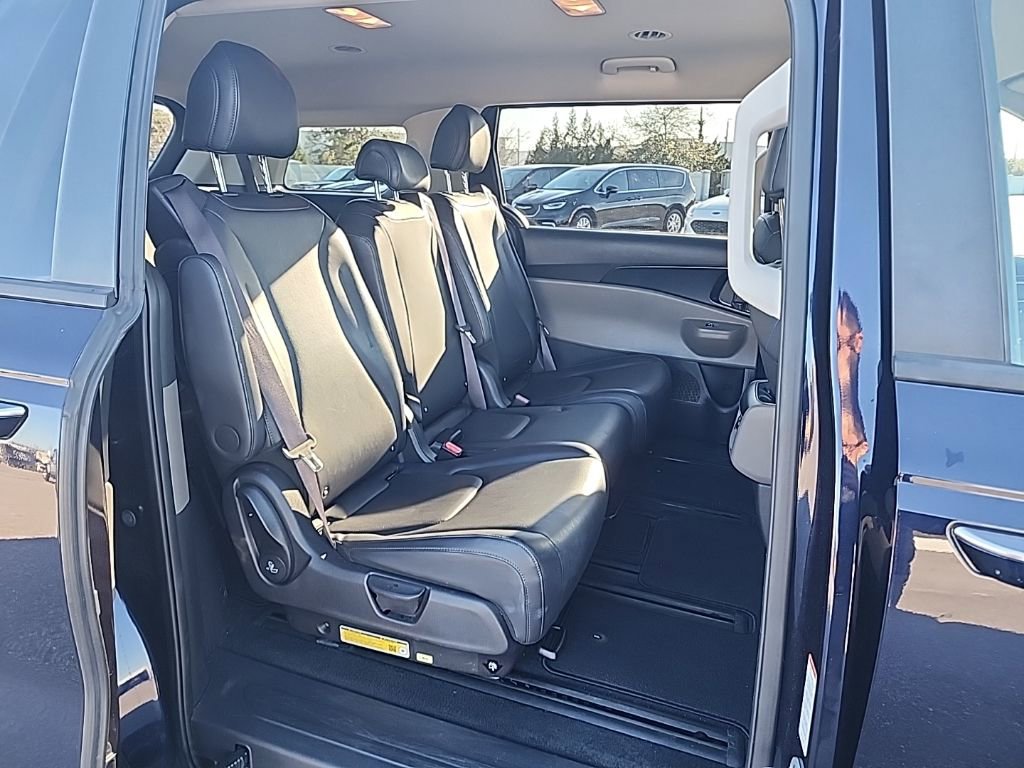 Used 2025 Kia Carnival image 11