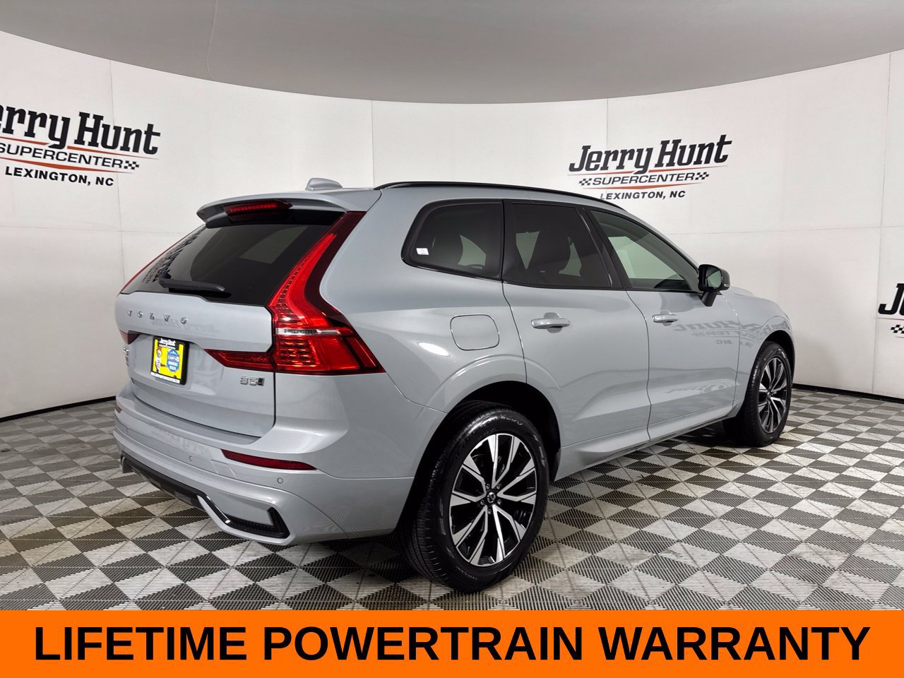 Used 2024 Volvo XC60 B5 Core AWD/4WD image 5