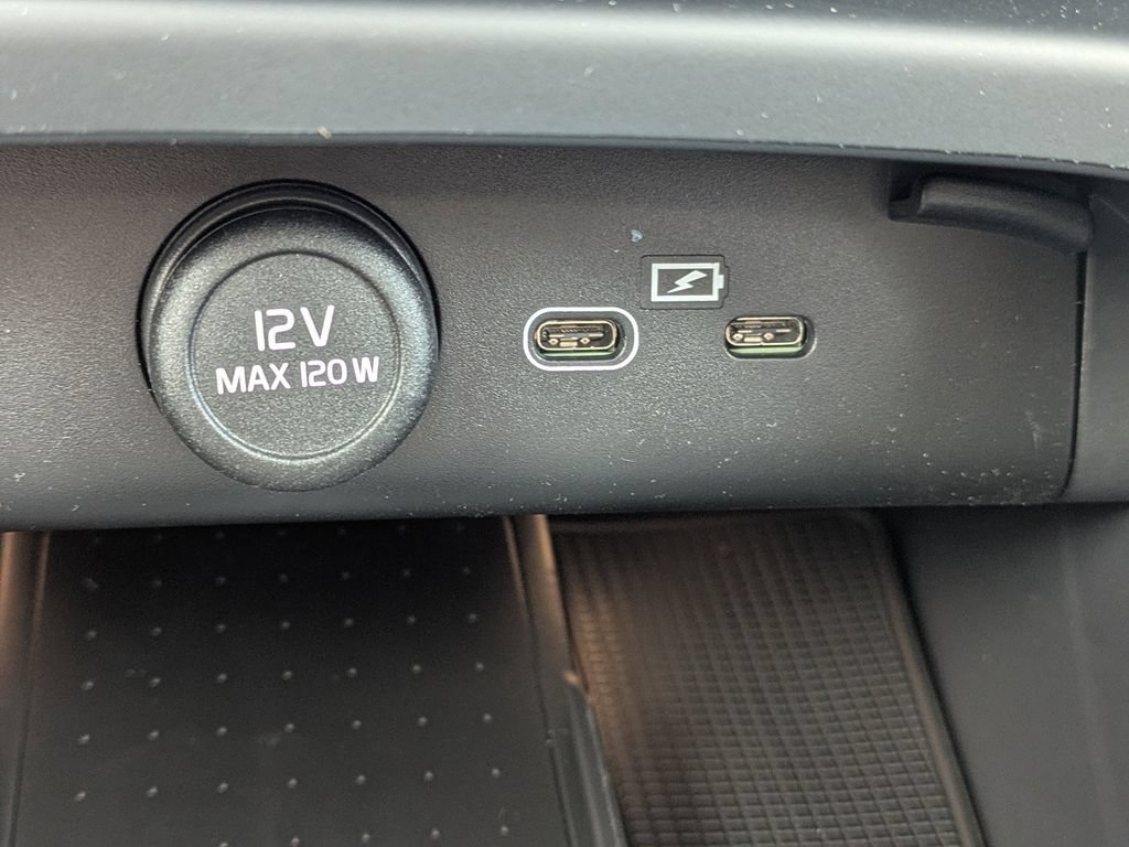 Certified 2026 Volvo XC40 B5 Core AWD/4WD image 25