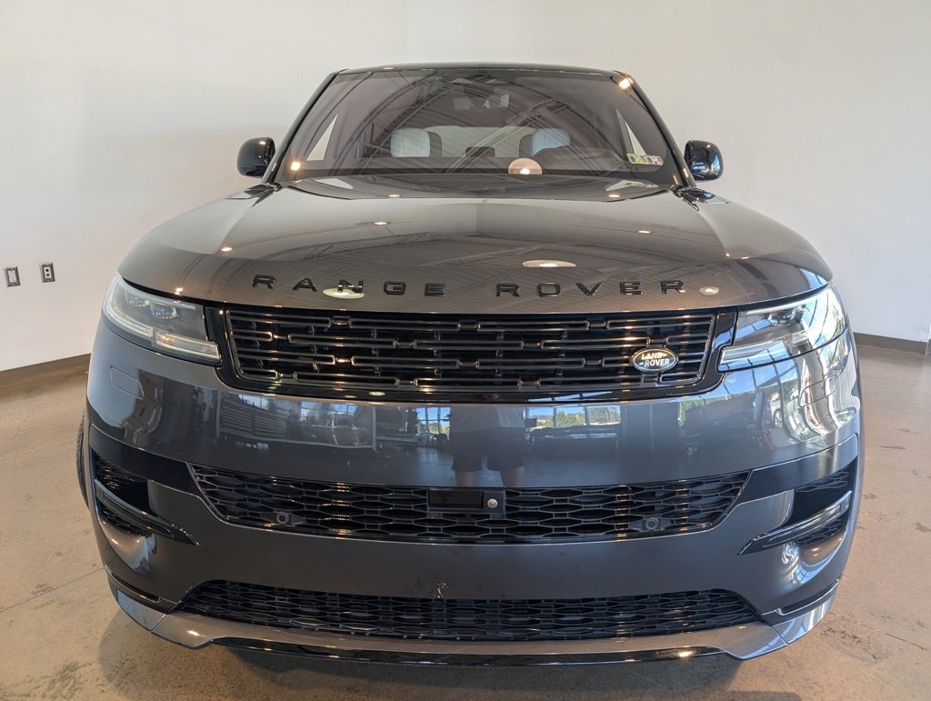 Used 2023 Land Rover Range Rover Sport SE Dynamic image 2