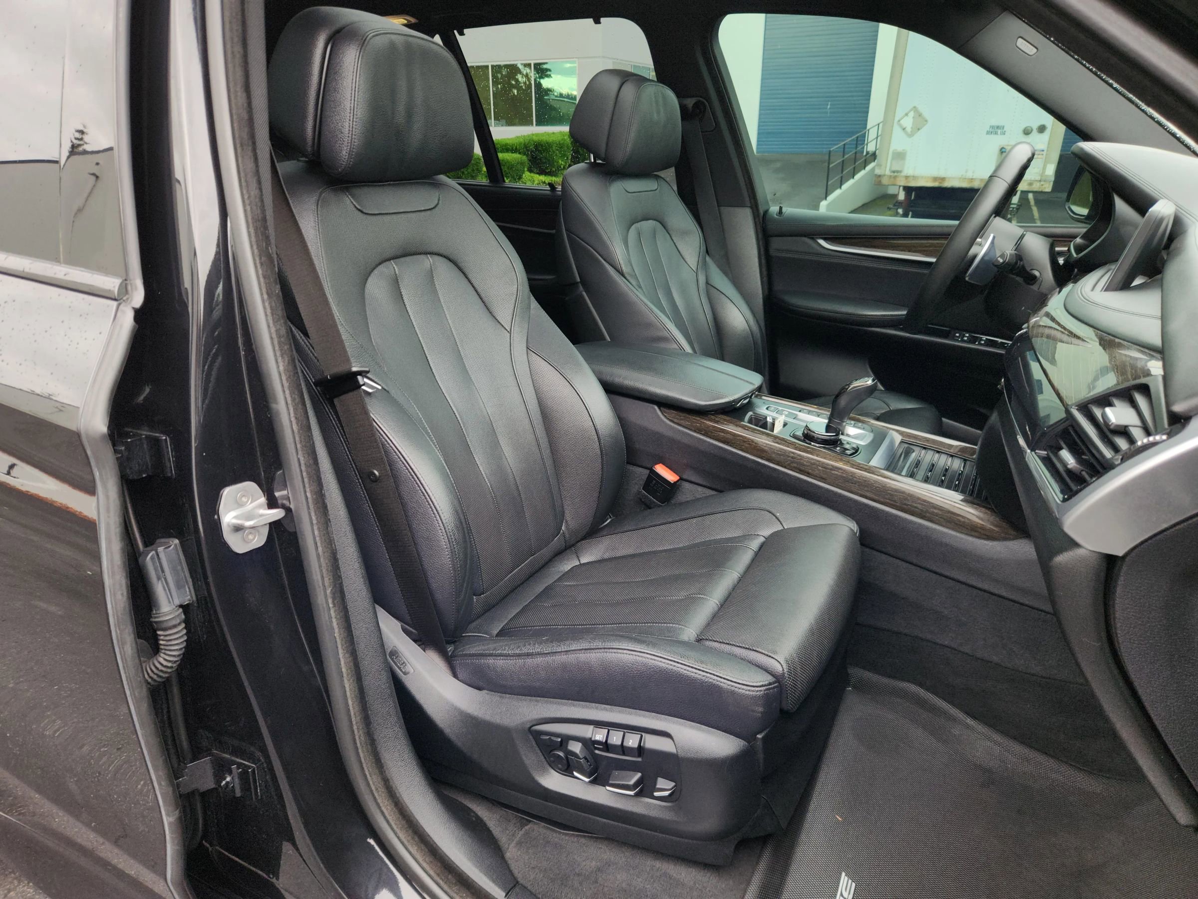Used 2016 BMW X5 xDrive50i w/ M Sport AWD/4WD image 23