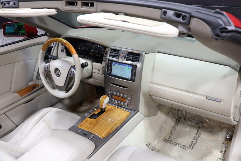 Used 2005 Cadillac XLR RWD image 40