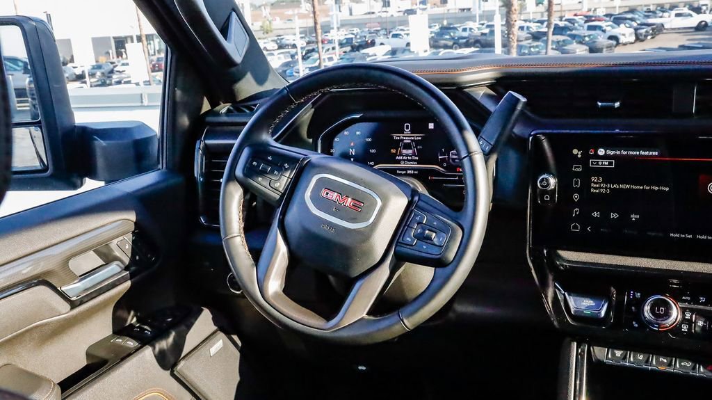 Used 2025 GMC Sierra 2500 AT4 image 18