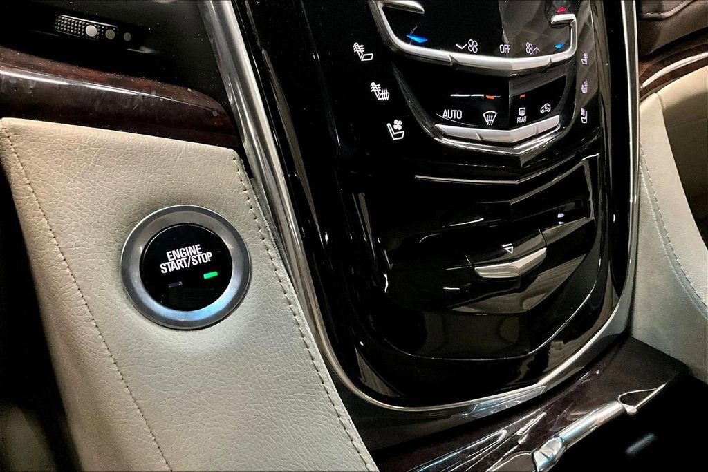 Used 2015 Cadillac Escalade Luxury image 15