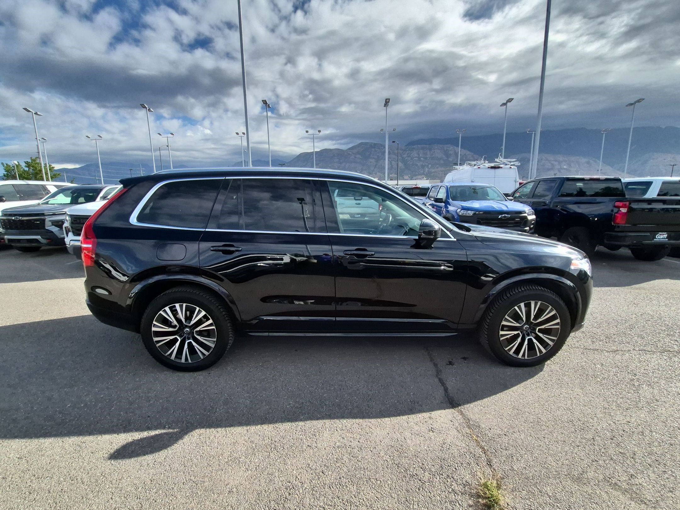 Used 2020 Volvo XC90 T6 Momentum w/ Protection Package Premier AWD/4WD image 2