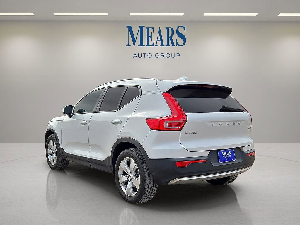 Certified 2021 Volvo XC40 T5 Momentum image 3