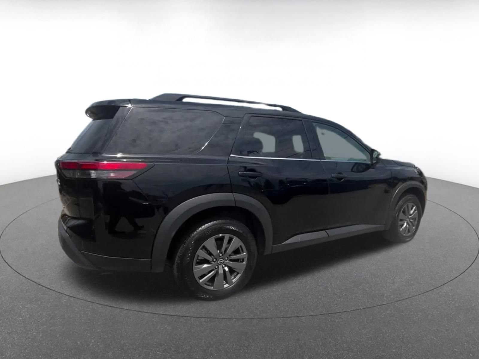 Used 2025 Nissan Pathfinder SV AWD/4WD image 15
