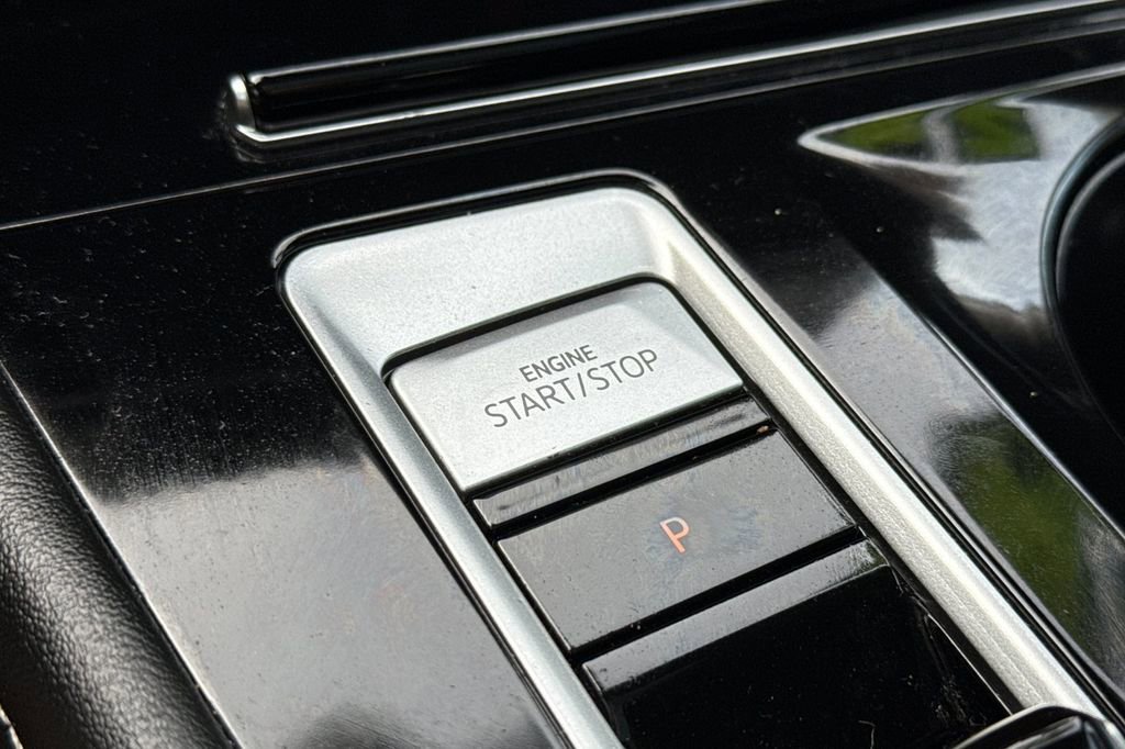 Used 2024 Volkswagen Atlas SEL Premium R-Line image 24