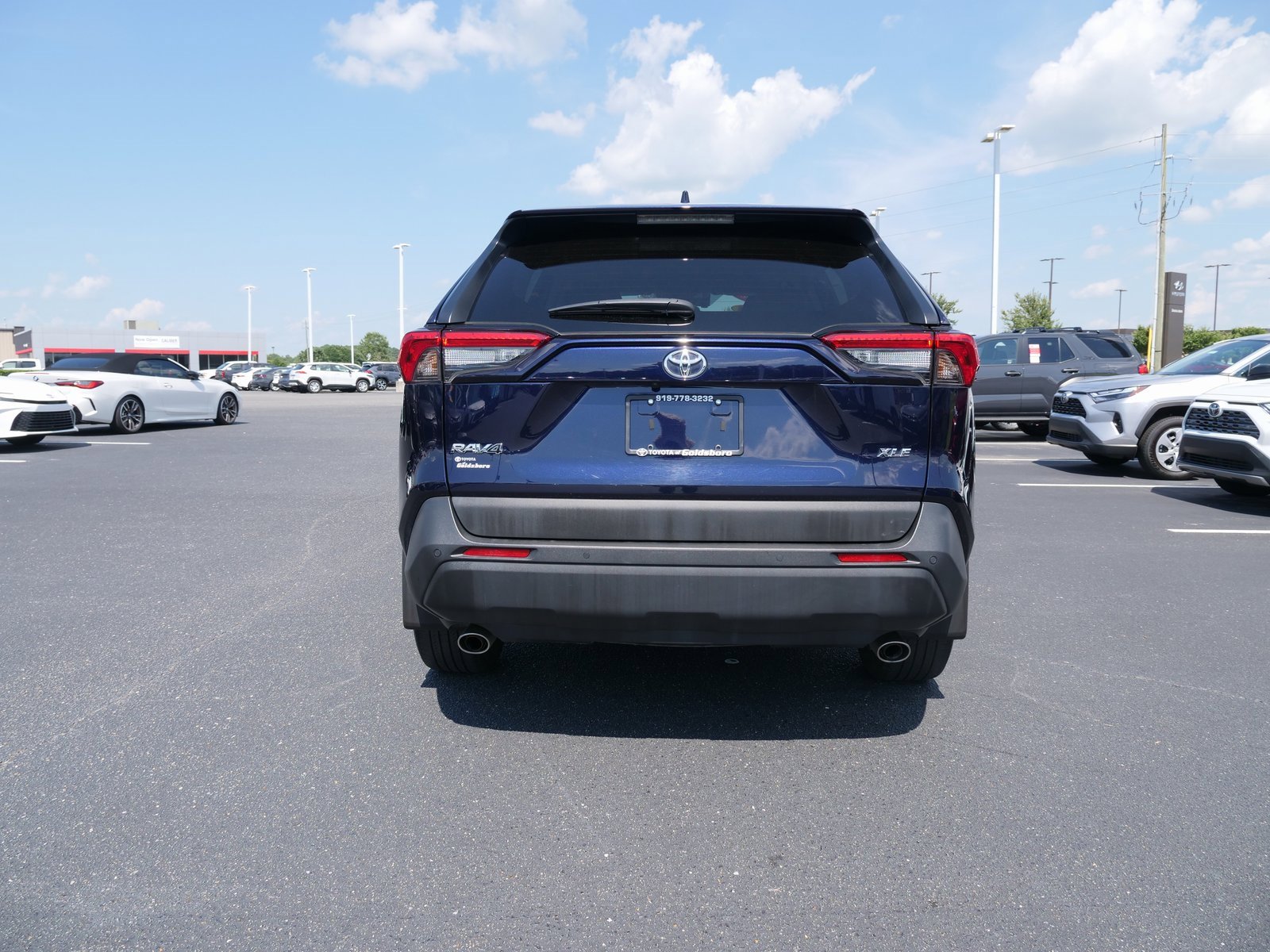 Used 2023 Toyota RAV4 XLE Premium image 5