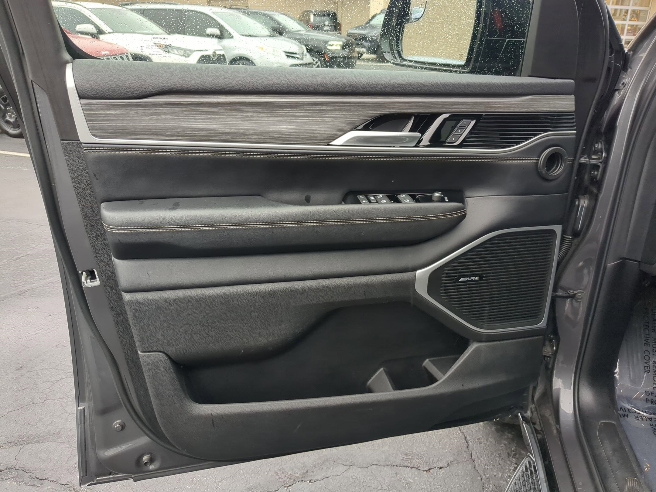 Used 2024 Jeep Wagoneer Series II image 14