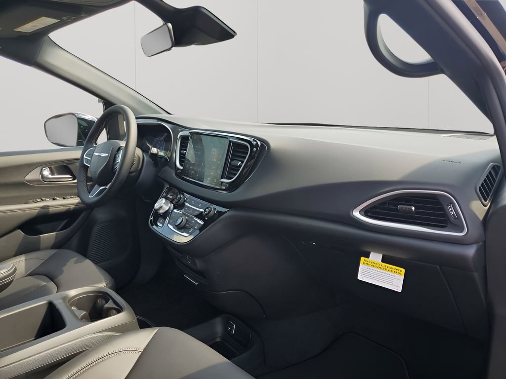 New 2026 Chrysler Voyager LX FWD image 16