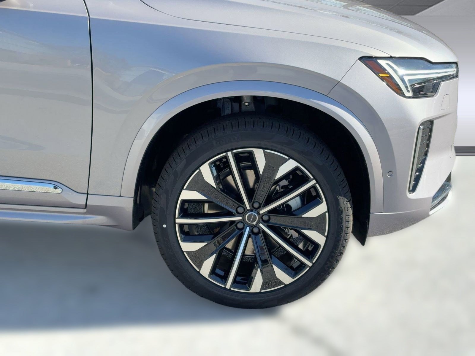 New 2026 Volvo XC90 B6 Plus w/ Protection Package image 12