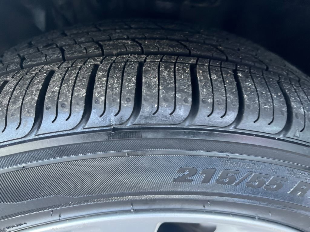 Used 2018 Toyota Camry LE image 27