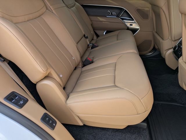 New 2025 Land Rover Range Rover Long Wheelbase SE image 17