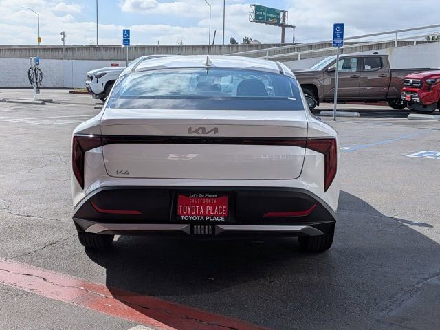 Used 2025 Kia K4 LXS image 8