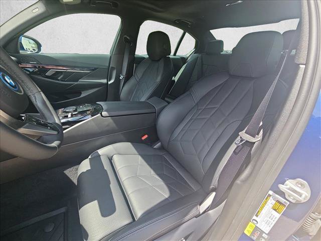 Used 2026 BMW i5 eDrive40 w/ Premium Package RWD image 15